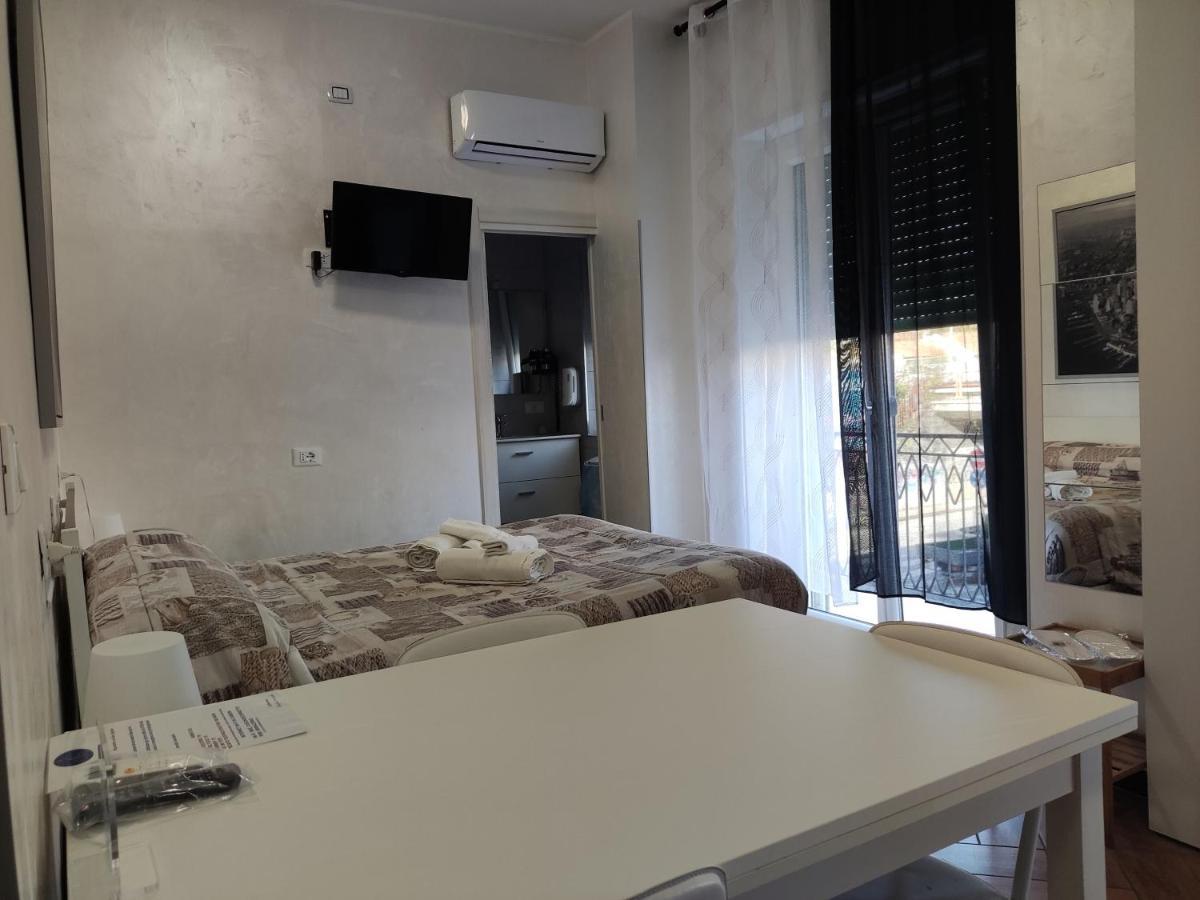 Cuscino E Cornetto Bed & Breakfast Salerno Exterior photo